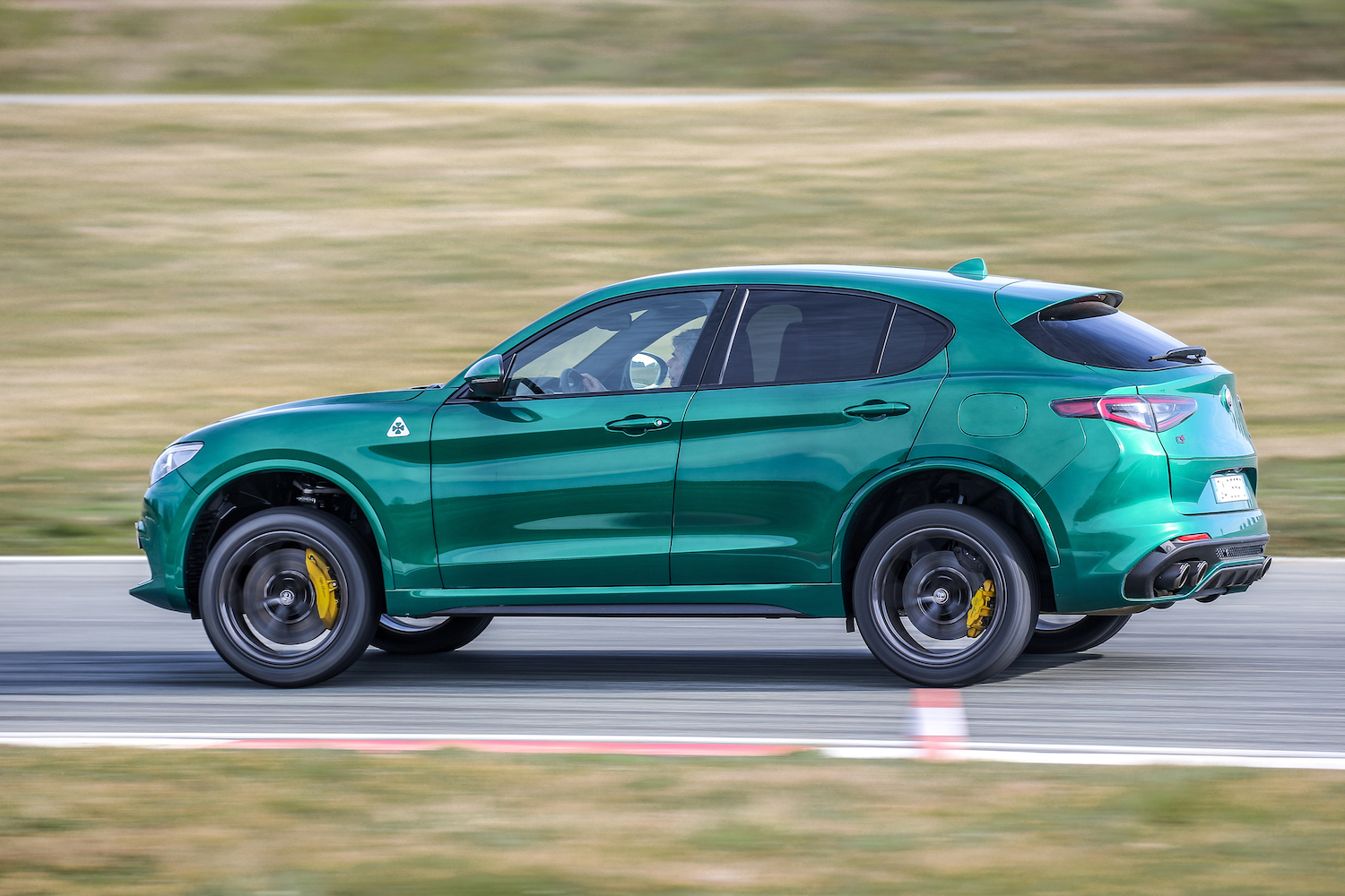 ALFA ROMEO GIULIA & STELVIO QUADRIFOGLIO MY20 AUTO MAG