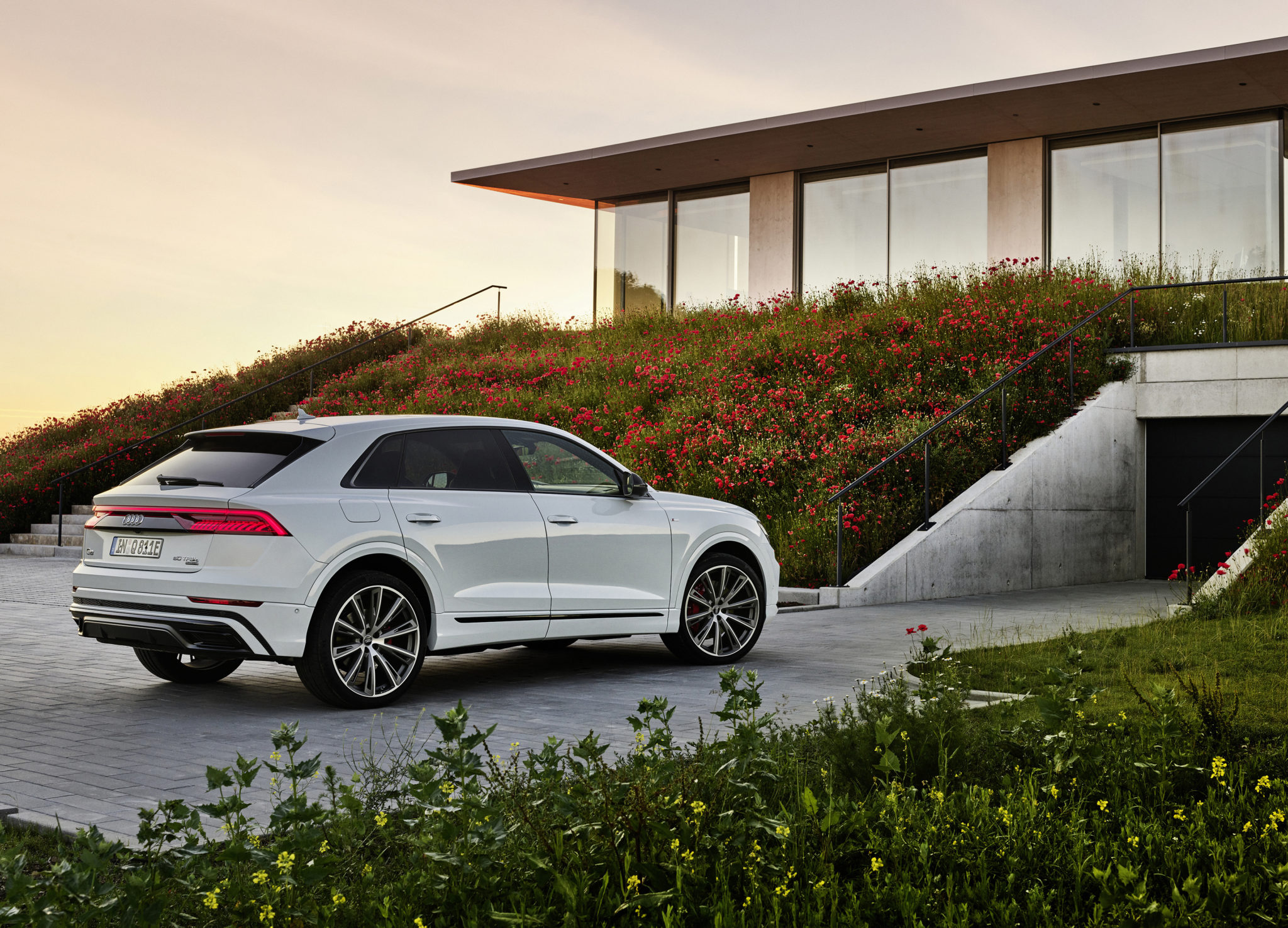AUDI Q8 TFSI E QUATTRO 2021 HYBRIDE RECHARGEABLE ET ZÉRO MALUS ÉCOLOGIQUE AUTO MAG