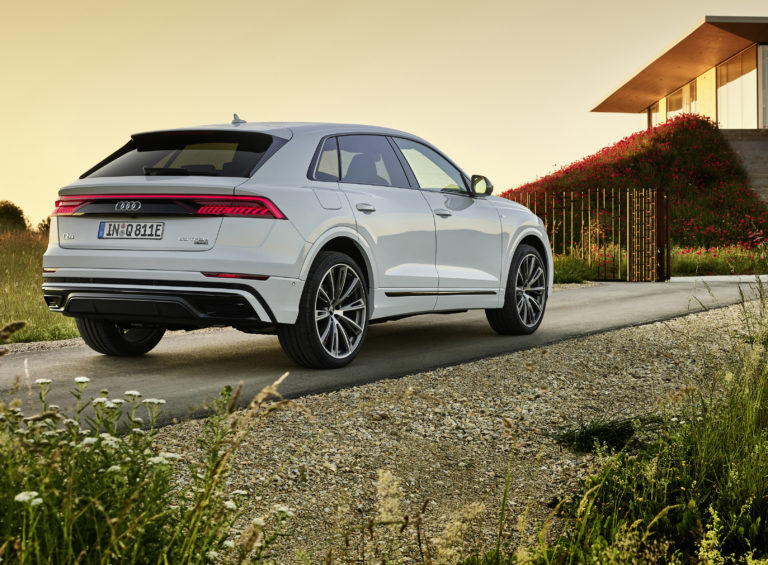 AUDI Q8 TFSI E QUATTRO 2021 HYBRIDE RECHARGEABLE ET ZÉRO MALUS ÉCOLOGIQUE AUTO MAG