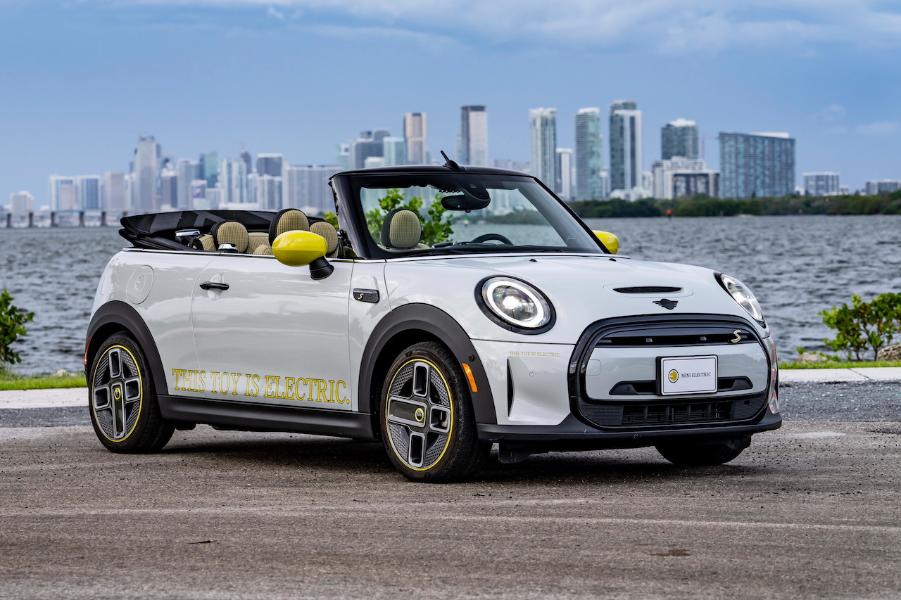 mini-cooper-se-cabrio-2022-10.jpg