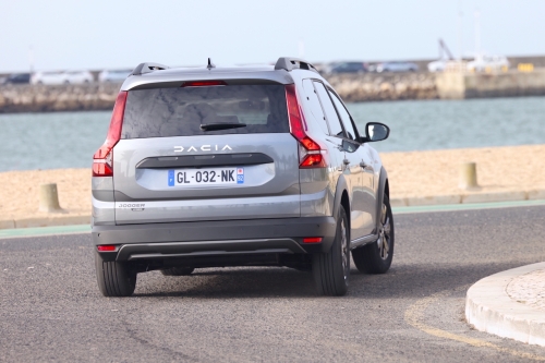 dacia-jogger-hybrid-140-2023-photo-laurent-sanson-26