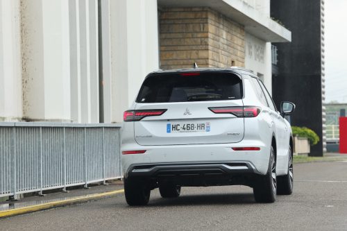 mitsubishi-outlander-4-phev-2025-photo-laurent-sanson-12