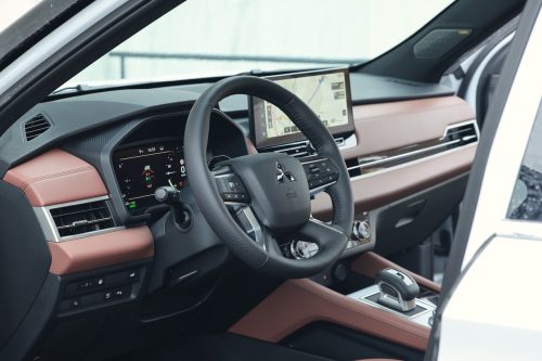mitsubishi-outlander-4-phev-2025-photo-laurent-sanson-13