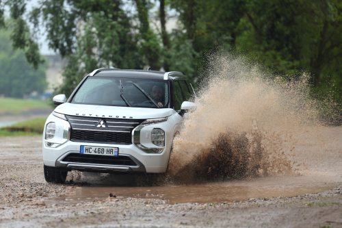 mitsubishi-outlander-4-phev-2025-photo-laurent-sanson-24