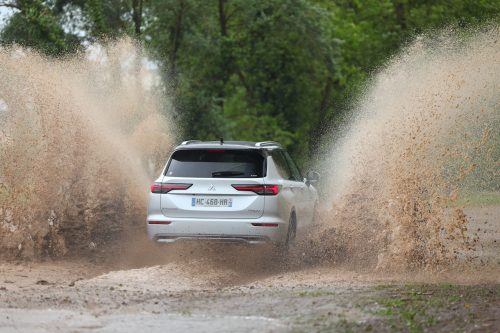 mitsubishi-outlander-4-phev-2025-photo-laurent-sanson-25