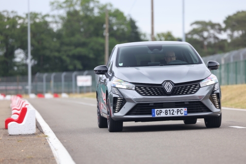 renault-clio-5-phase-2-e-tech-hybrid-145-2023-photo-laurent-sanson-01 (1)