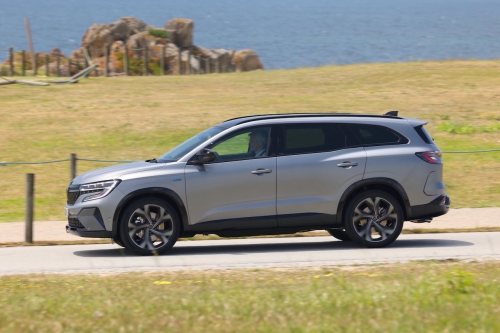 renault-espace-6-e-tech-full-hybrid-2023-photo-laurent-sanson-28