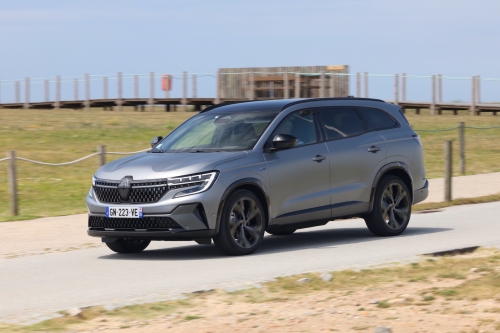 renault-espace-6-e-tech-full-hybrid-2023-photo-laurent-sanson-30