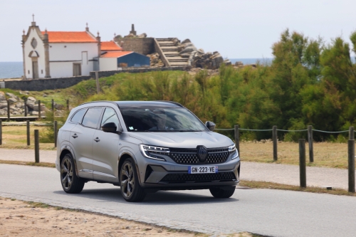 renault-espace-6-e-tech-full-hybrid-2023-photo-laurent-sanson-31