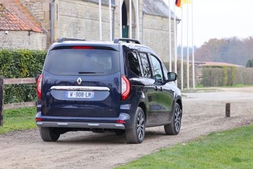 renault-kangoo-e-tech-electric-2023-04