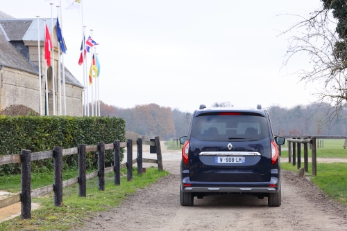 renault-kangoo-e-tech-electric-2023-07