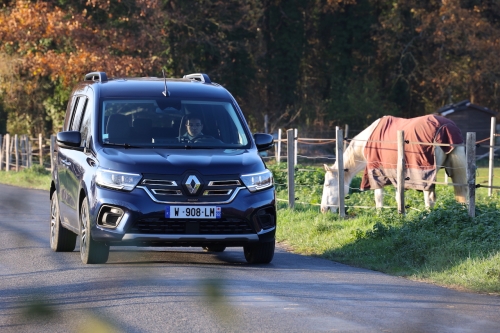 renault-kangoo-e-tech-electric-2023-08