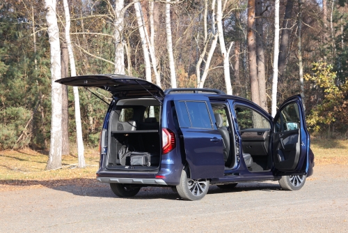 renault-kangoo-e-tech-electric-2023-10