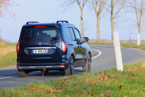 renault-kangoo-e-tech-electric-2023-23