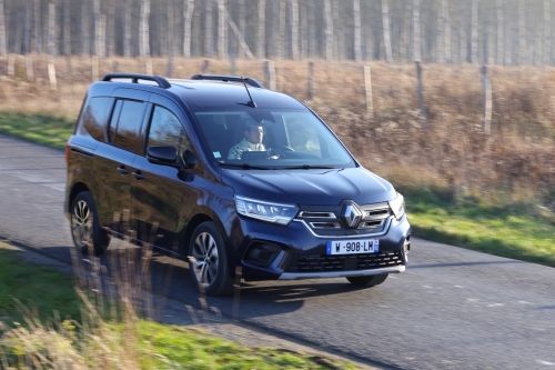 renault-kangoo-e-tech-electric-2023-27