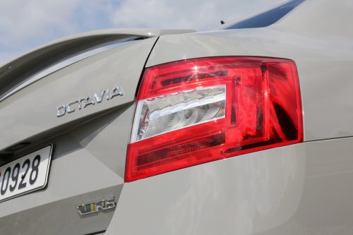 skoda-octavia-berline-rs-220-dcc-2017-photo-laurent-sanson-08